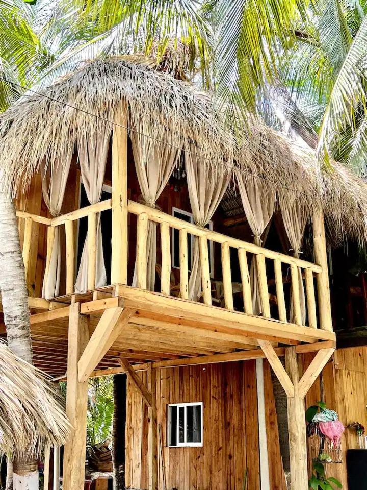 Bikini House Pensión *