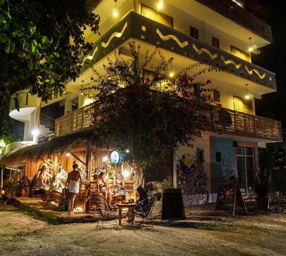 Pensión Bikini House